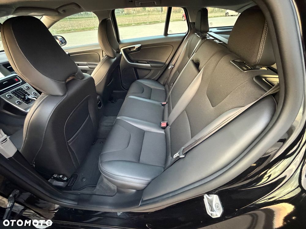 Volvo V60 D3 Geartronic Summum - 24