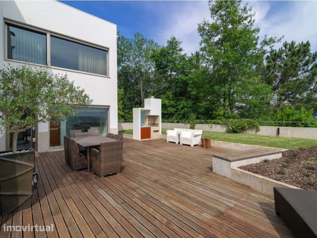 Moradia V3 com jardim e piscina na Trofa - Grande imagem: 3/39