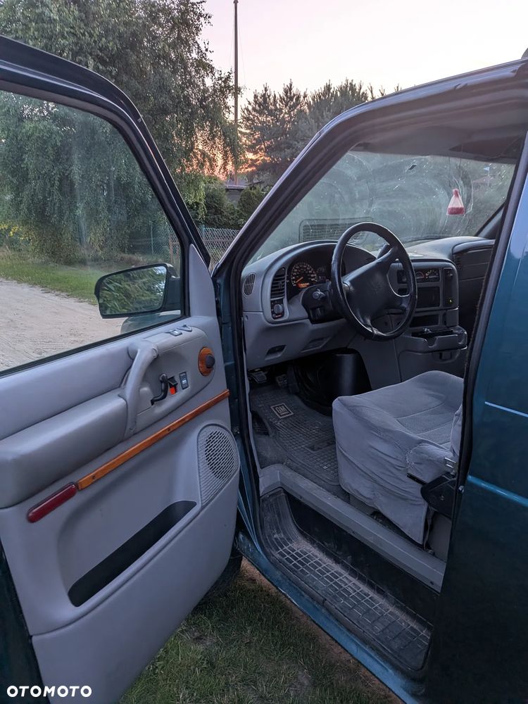 GMC Safari - 15