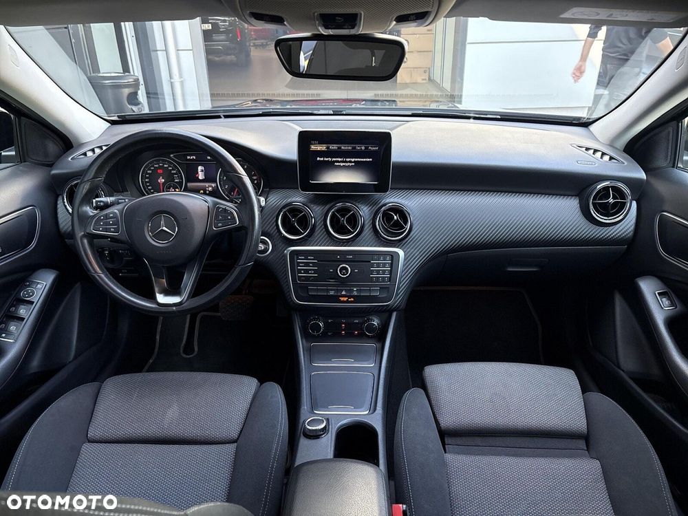 Mercedes-Benz GLA 180 7G-DCT - 20