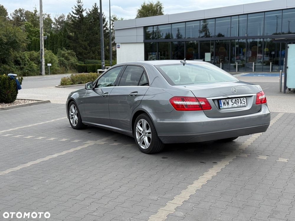 Mercedes-Benz E-Class 2011 photo 2