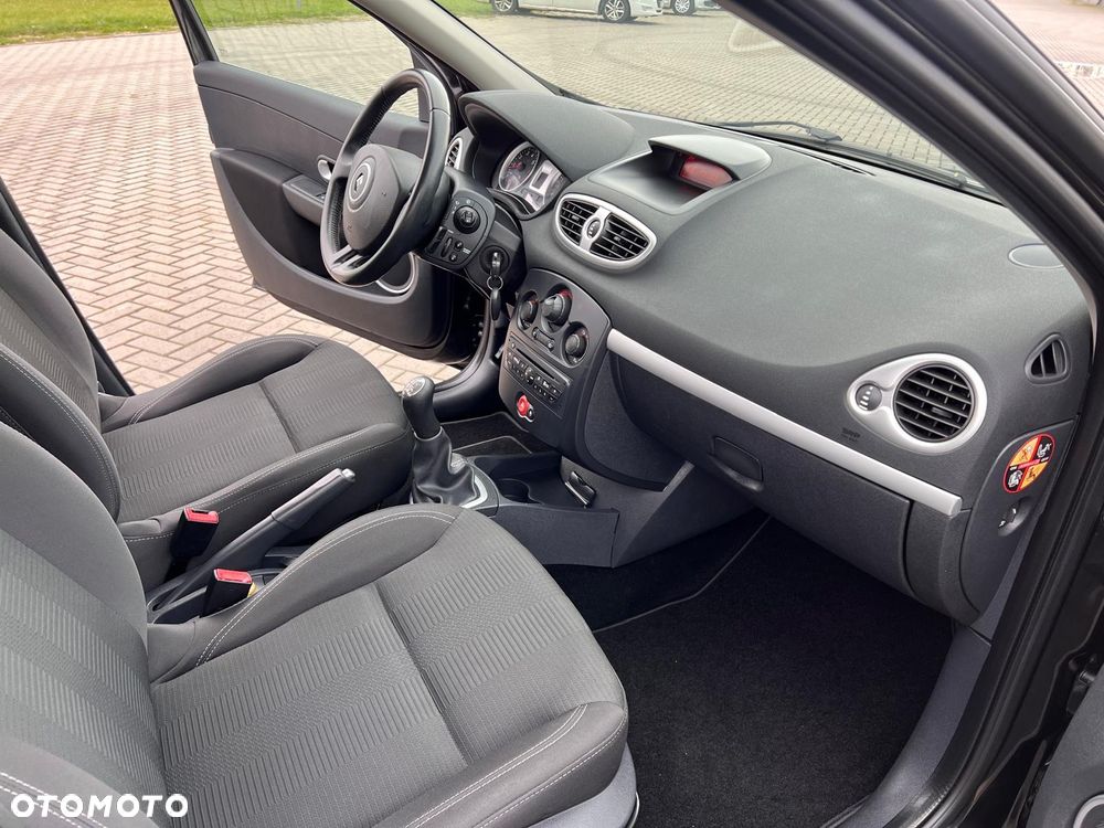 Renault Clio 1.2 16V 75 Expression - 19