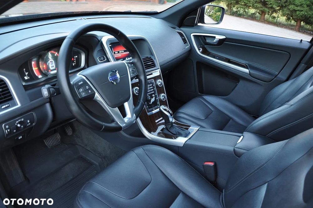 Volvo XC 60 D5 AWD Geartronic Summum - 19