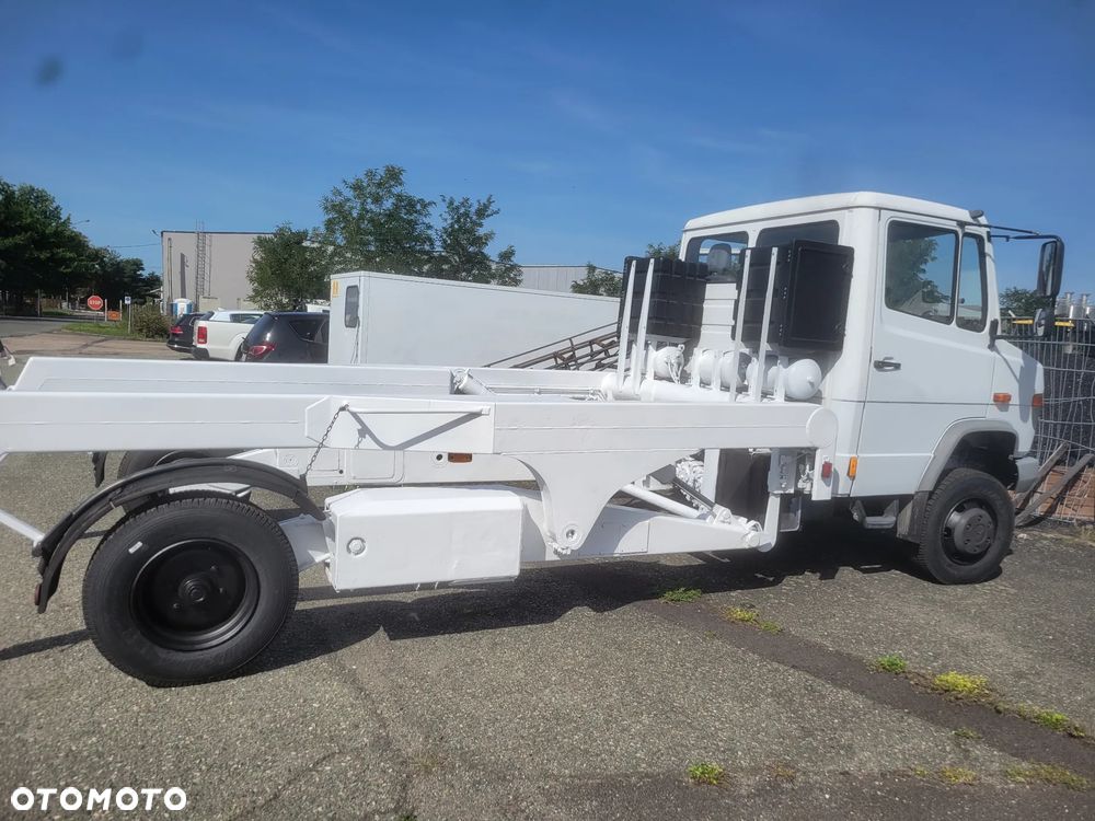 Mercedes-Benz 810D - 15