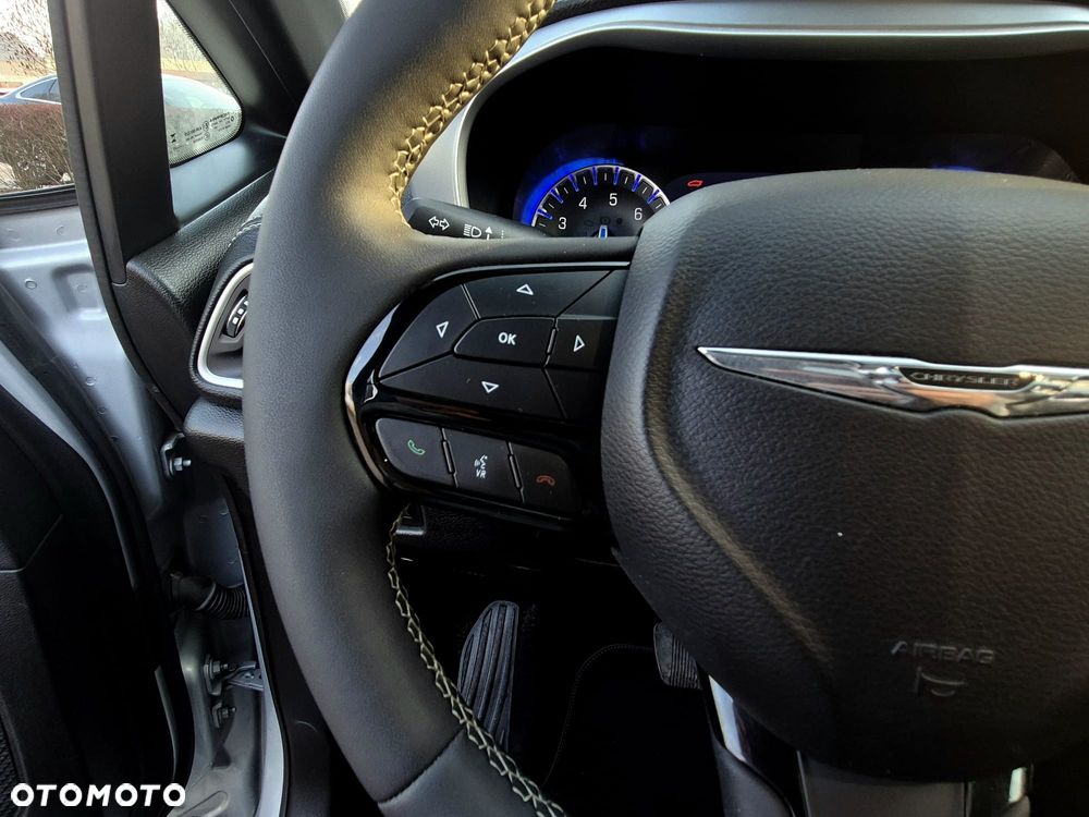 Chrysler Pacifica - 13