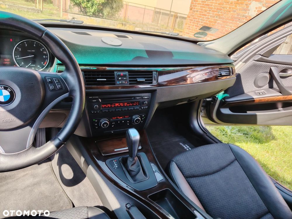 BMW Seria 3 318i - 25