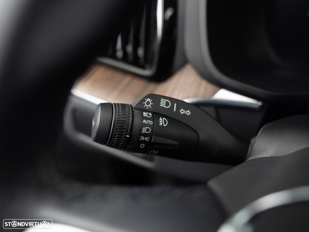 Volvo XC 60 2.0 T6 PHEV Plus Dark - 24