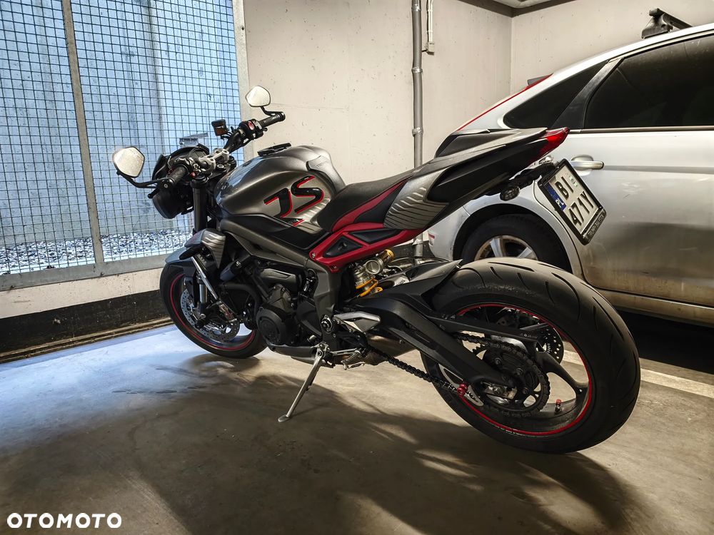 Triumph Street Triple - 9