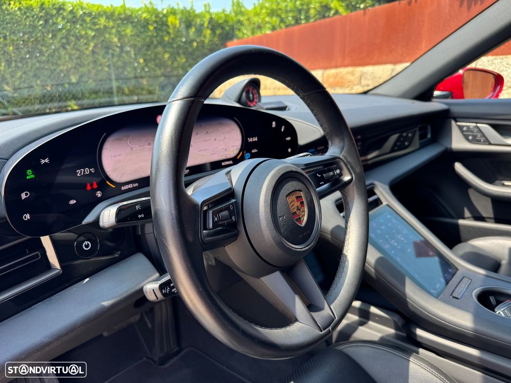 Porsche Taycan Cross Turismo 4 - 16