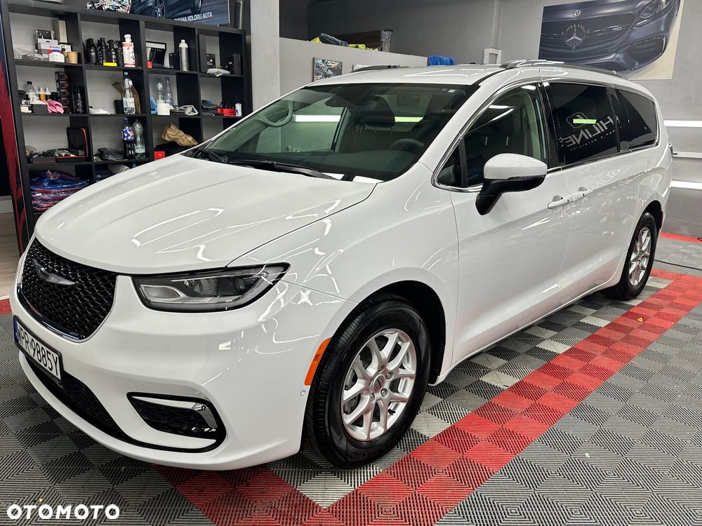 Chrysler Pacifica - 11