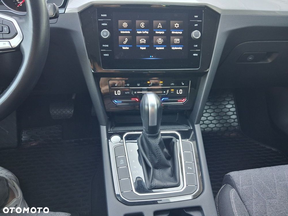 Volkswagen Passat - 27