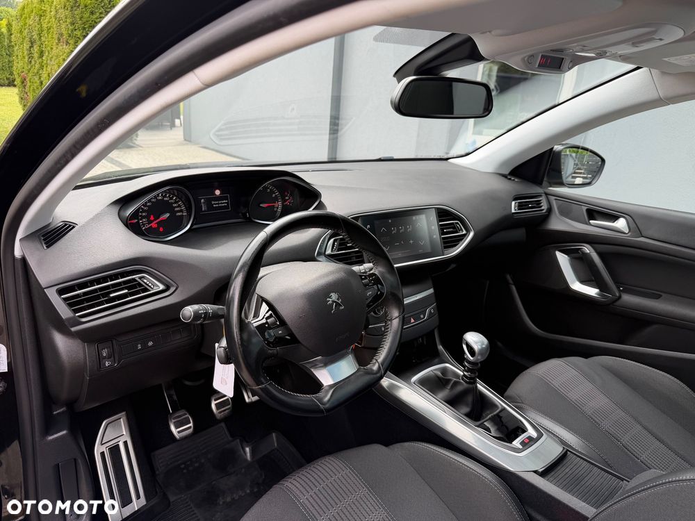 Peugeot 308 1.2 PureTech GPF Allure S&S - 9