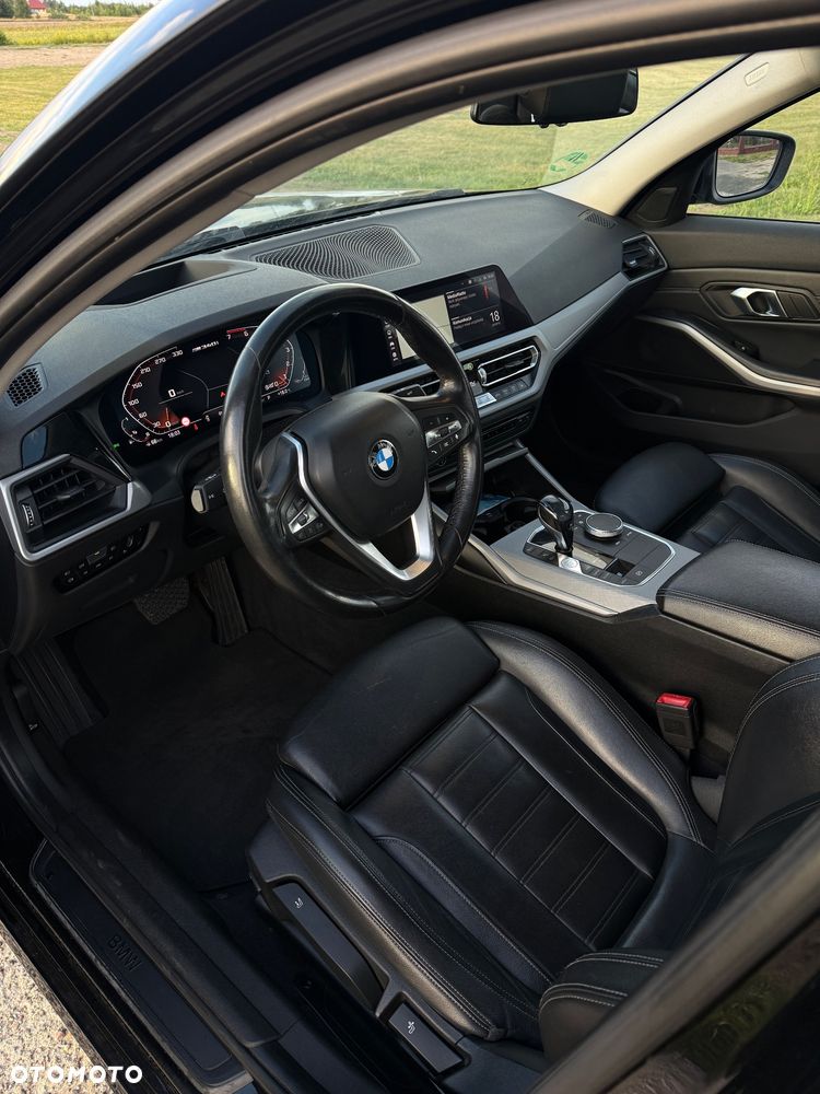 BMW Seria 3 330i Advantage - 10