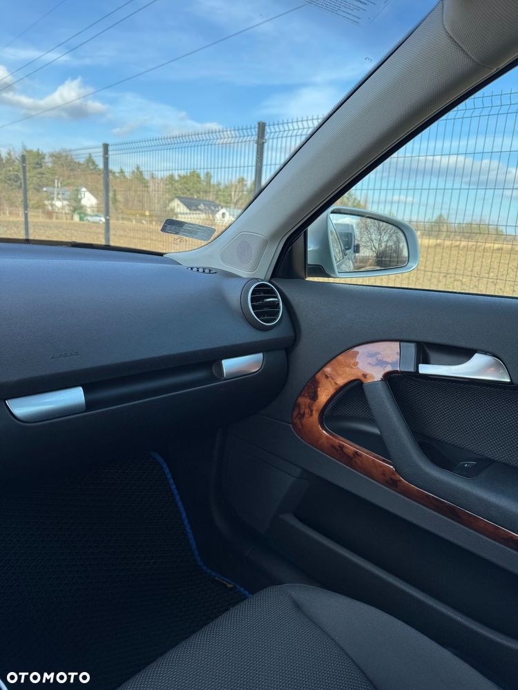 Audi A3 3-drzwiowe 1.6 FSI Ambiente - 4