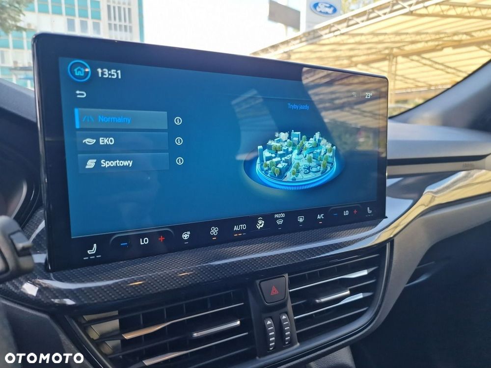 Ford Focus 1.0 EcoBoost Hybrid ST-LINE X - 31