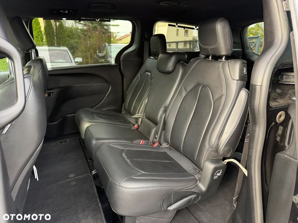 Chrysler Pacifica - 26