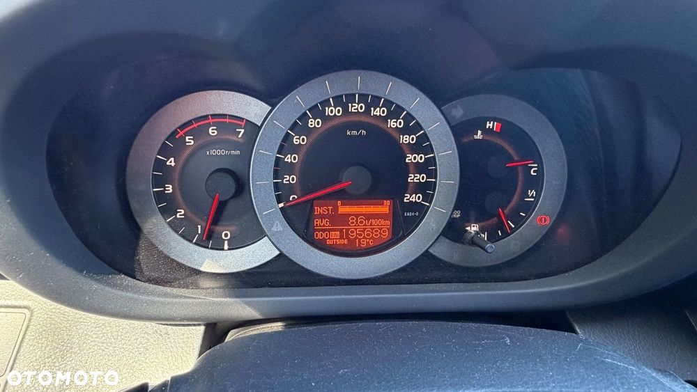 Toyota RAV4 2.2 D-4D Premium - 29