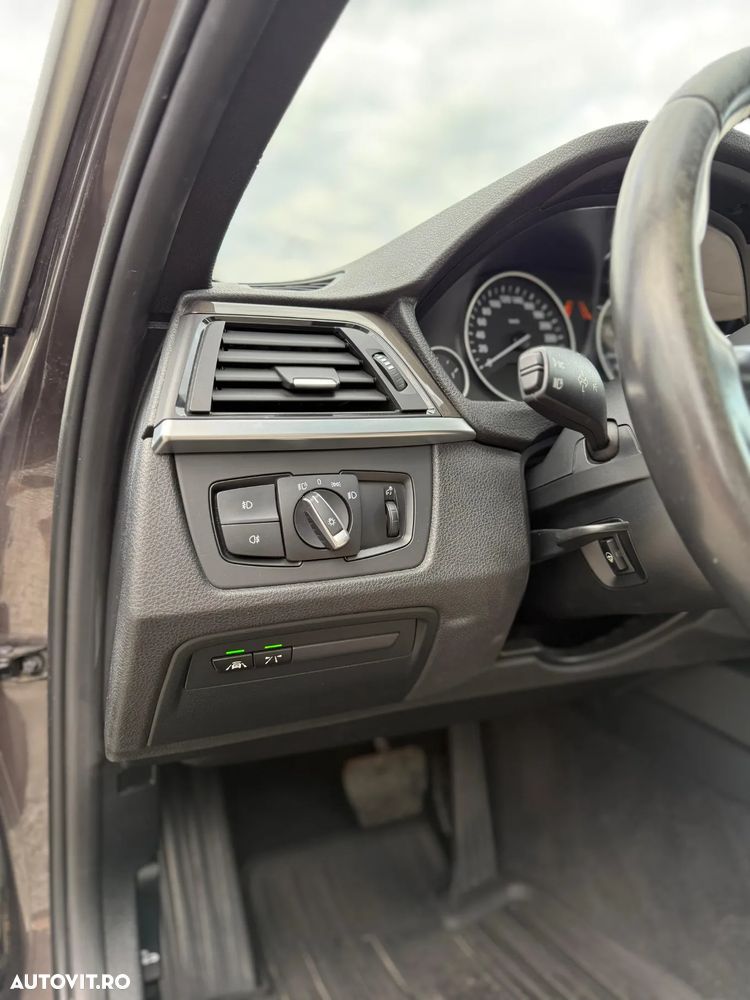 BMW Seria 3 320d Aut. - 17