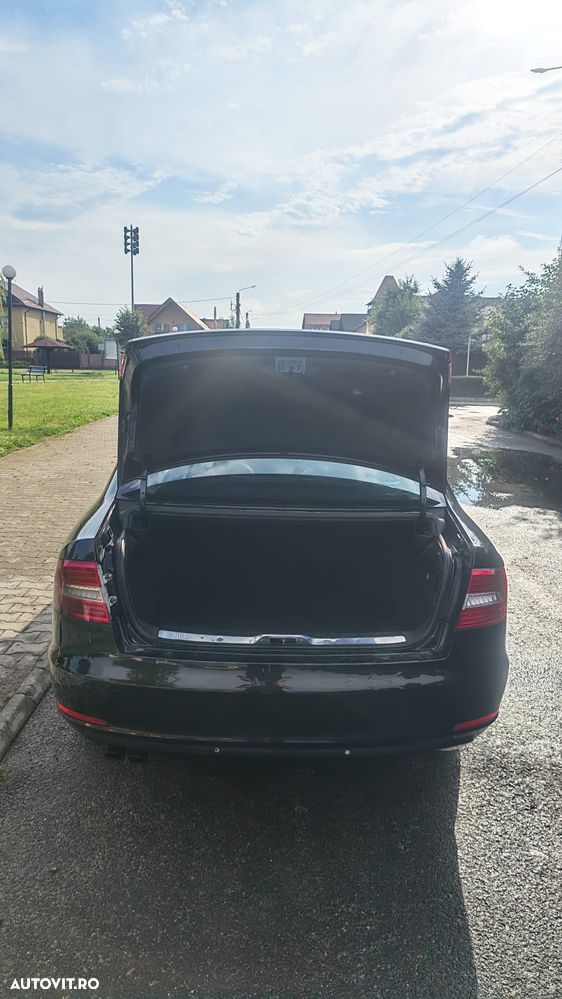Skoda Superb 2.0 TDI Active DSG - 2