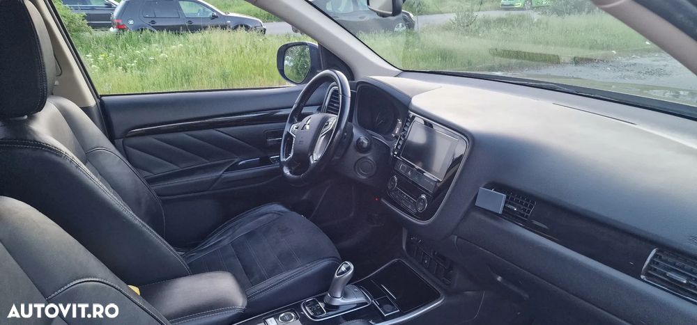 Mitsubishi Outlander 2.0 4WD Plus - 10