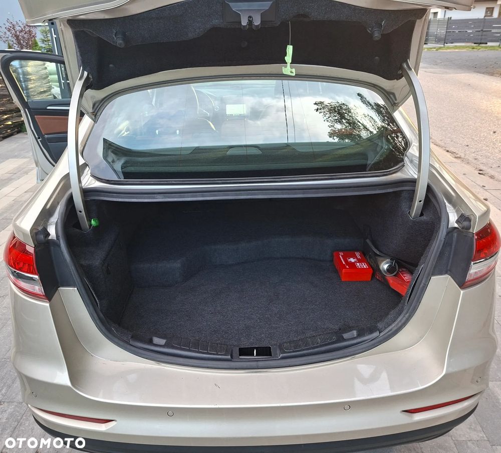 Ford Mondeo 2.0 Hybrid Titanium - 8