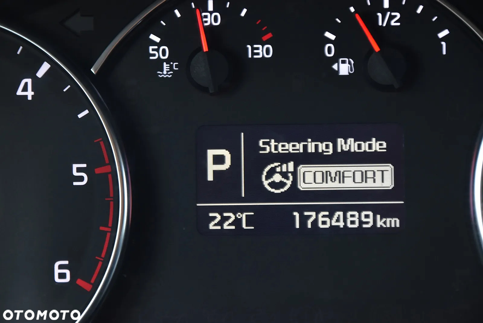 Kia Carens - 31