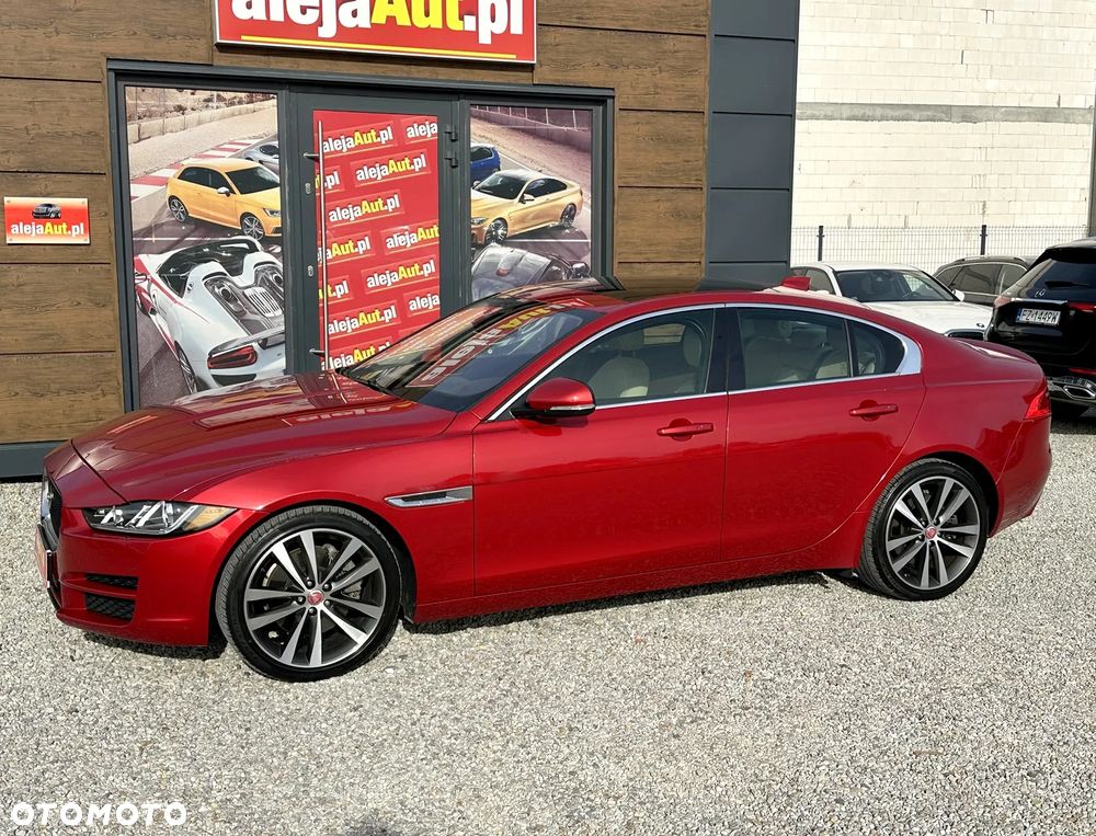 Jaguar XE 25t Prestige - 10
