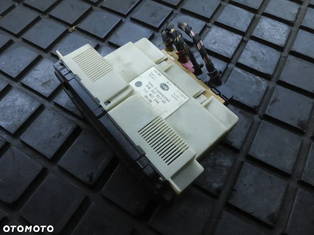 VW PASSAT B5 PANEL STEROWANIA KLIMATYZACJI NAWIEWU CLIMATRONIK 1J1907044 VOLKSWAGEN POSIADAM  2 SZT - 2