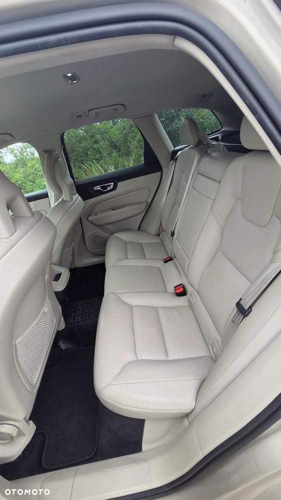 Volvo XC 60 D4 Momentum Pro - 10