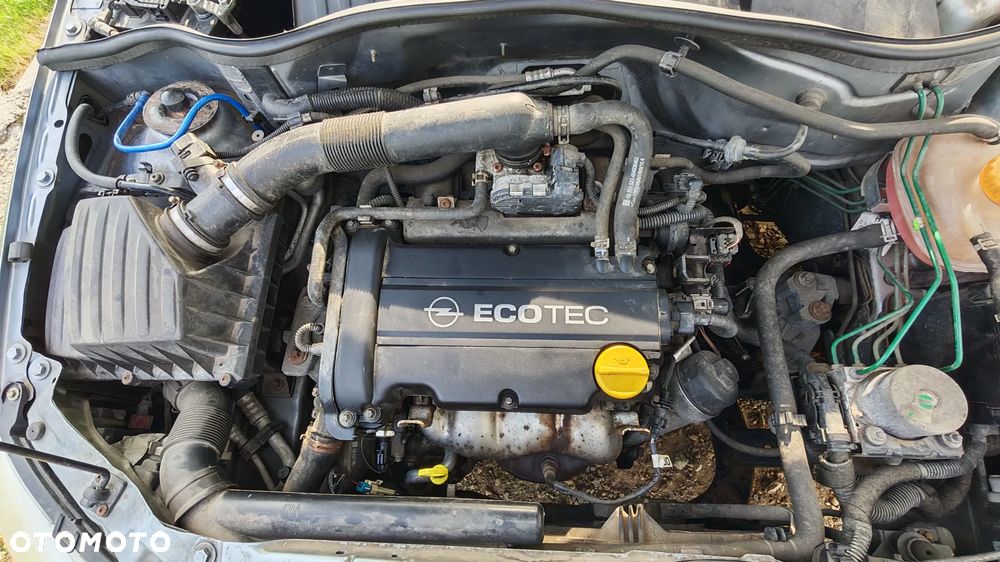 Opel Corsa 1.2 16V - 12