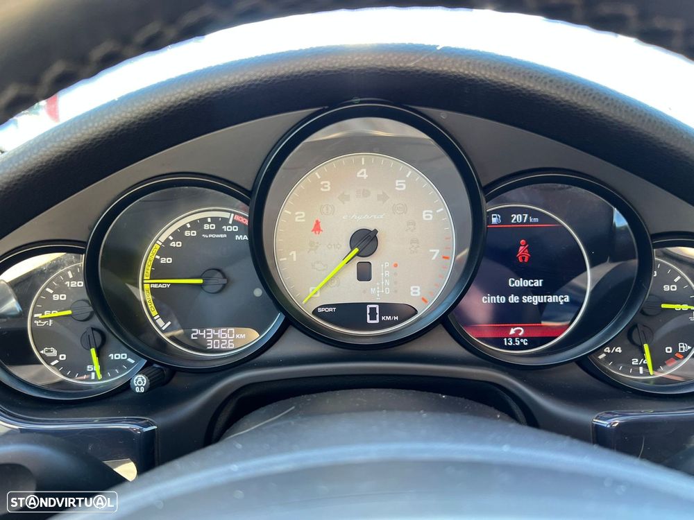 Porsche Panamera - 42