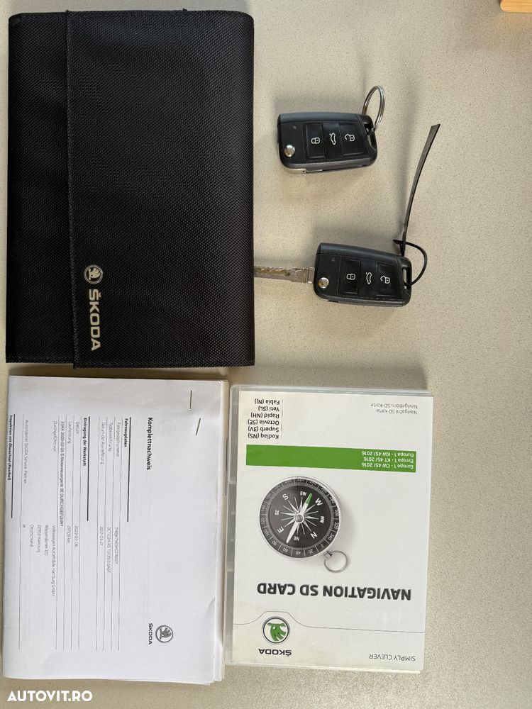 Skoda Octavia Combi Diesel 2.0 TDI DSG RS - 33