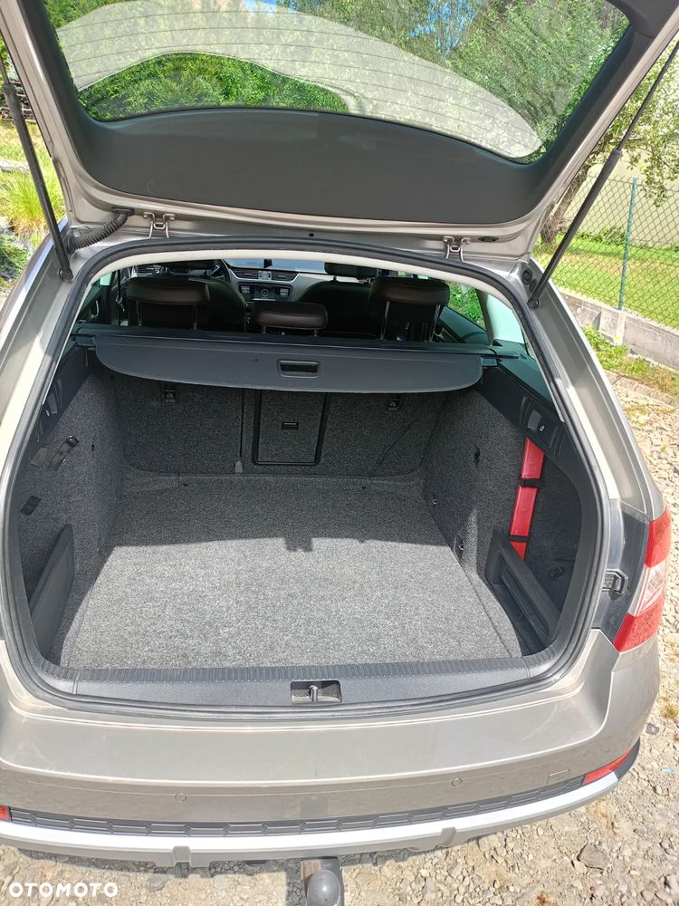 Skoda Octavia Combi 2.0 TDI 4x4 DSG Scout - 9