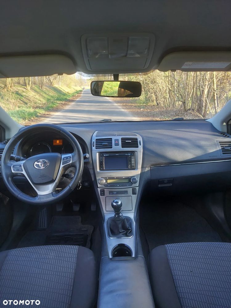 Toyota Avensis 1.6 Sol - 8