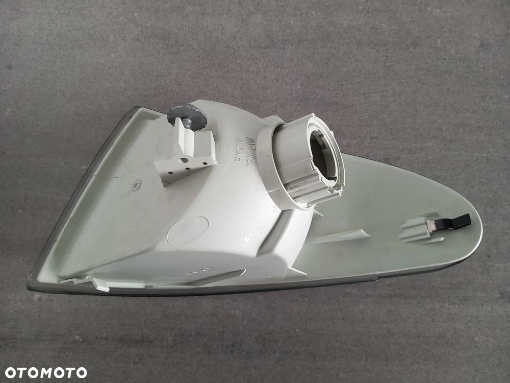 Lampa przednia - kierunkowskaz prawy Ford Mondeo 1992-1996 1059110 - 6