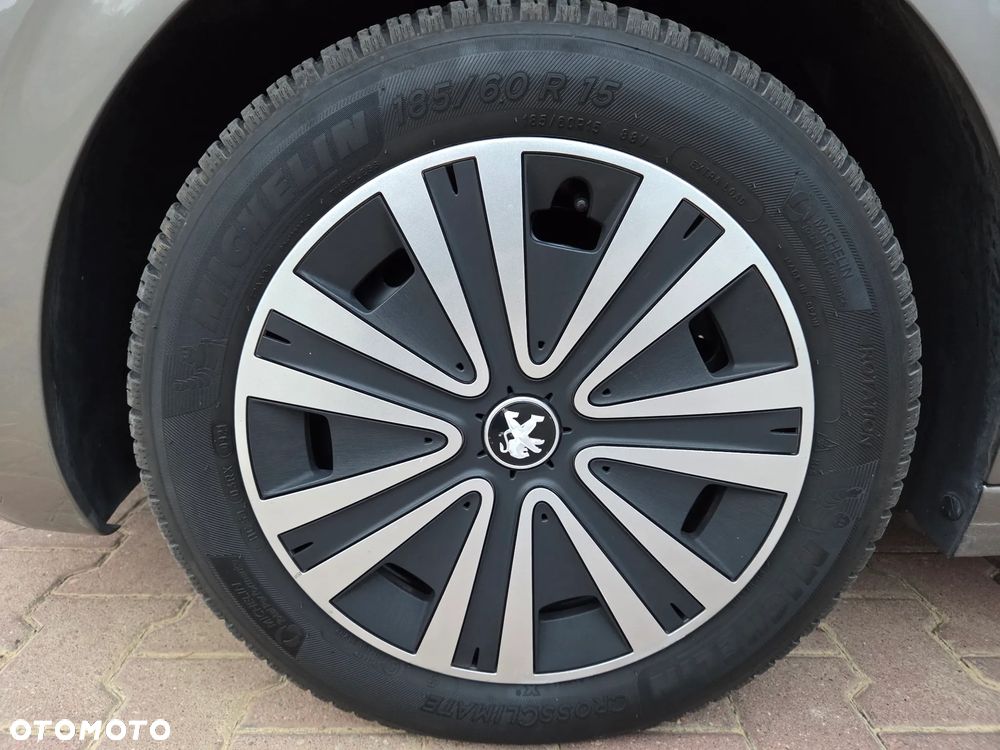 Peugeot 208 - 32