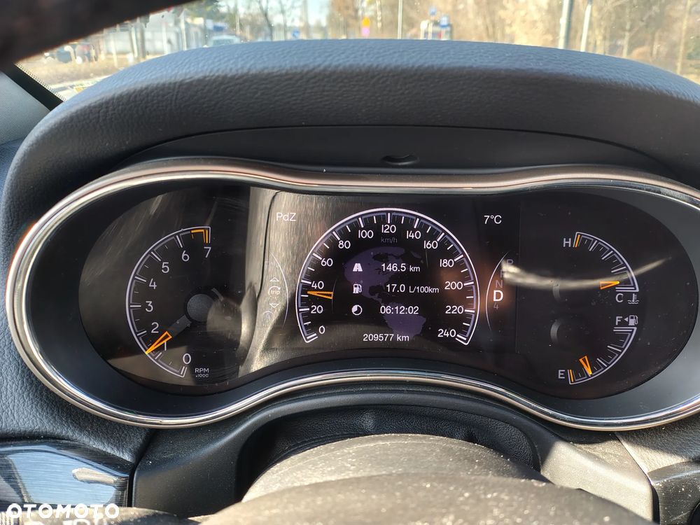 Jeep Grand Cherokee - 12