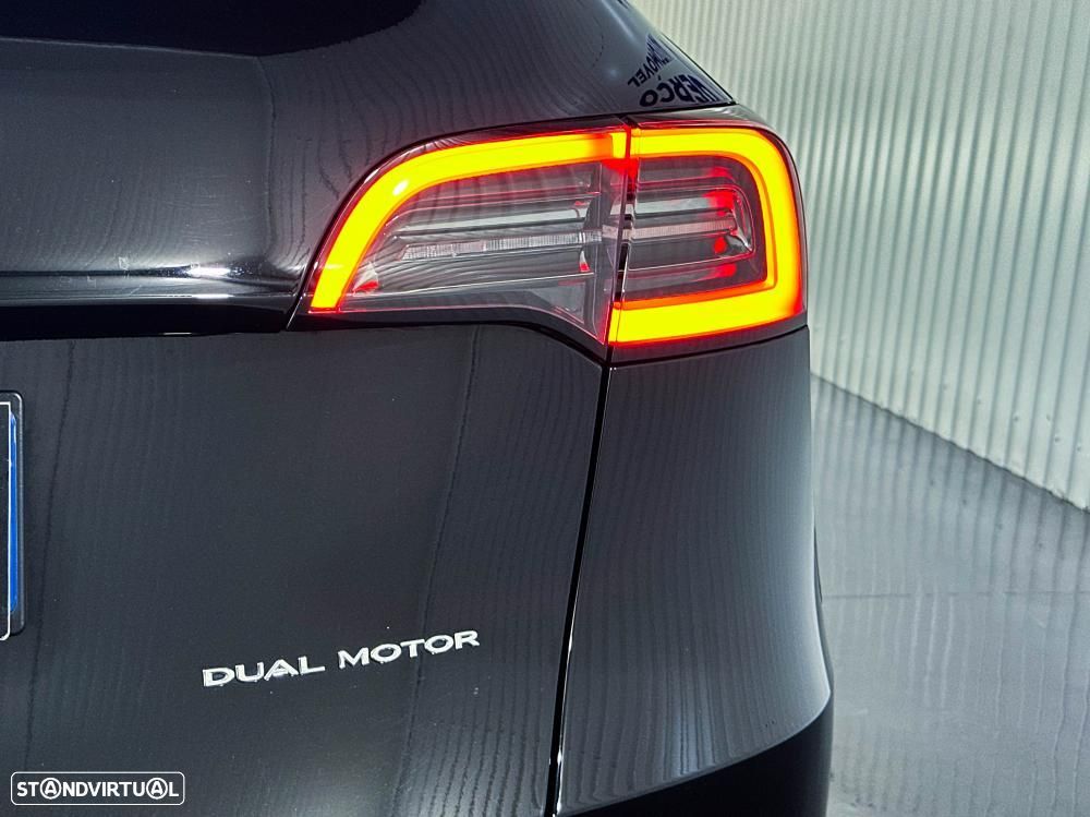 Tesla Model Y Long Range Dual Motor AWD - 53