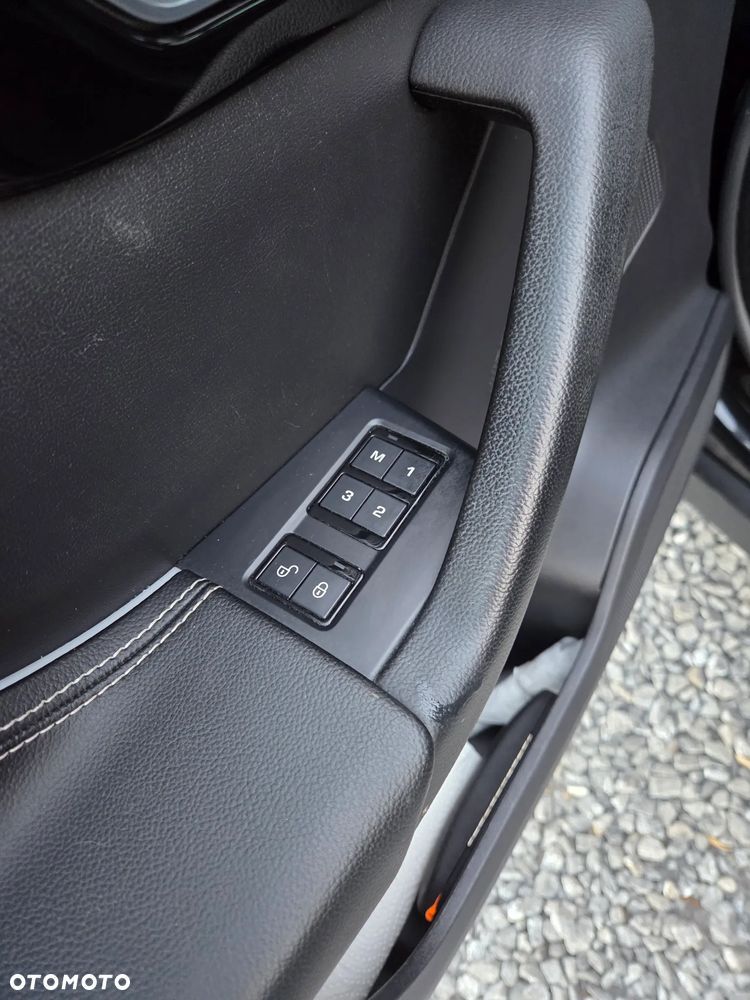 Jaguar F-Pace 30d AWD R-Sport - 16