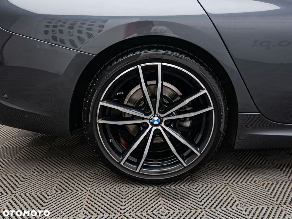 BMW Seria 3 318d M Sport Shadow - 36