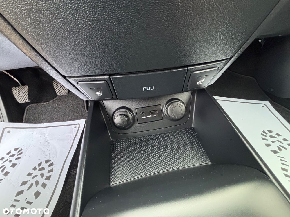 Hyundai i30 i30cw 1.6 CRDi FIFA WM Edition - 16