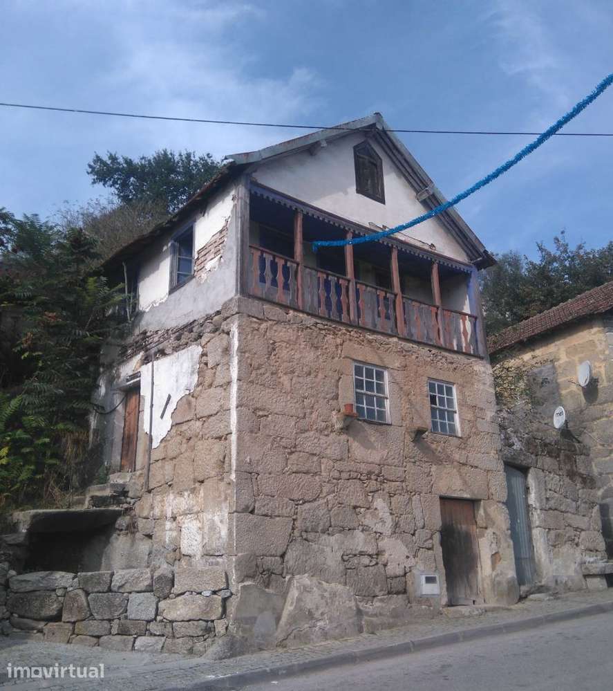 Vende-se casa do seculo XIX - Grande imagem: 2/3