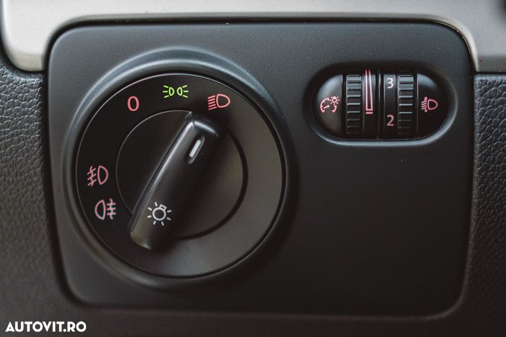 Volkswagen Golf 1.6 TDI DPF Comfortline - 13