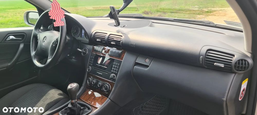 Mercedes-Benz Klasa C 200 T CDI Classic - 17