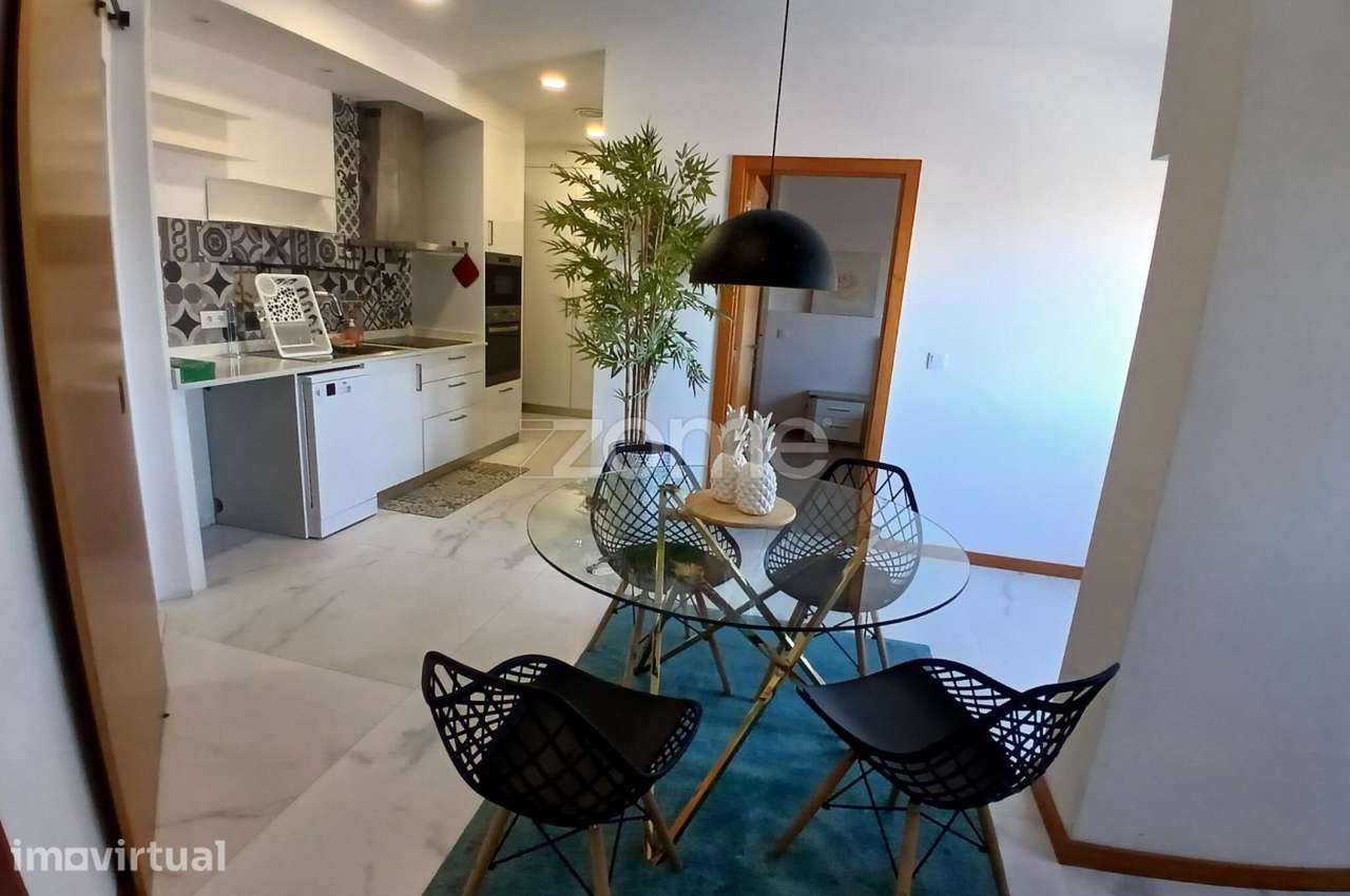 Apartamento Renovado e Mobilado em Miragaia — Porto - Grande imagem: 2/10