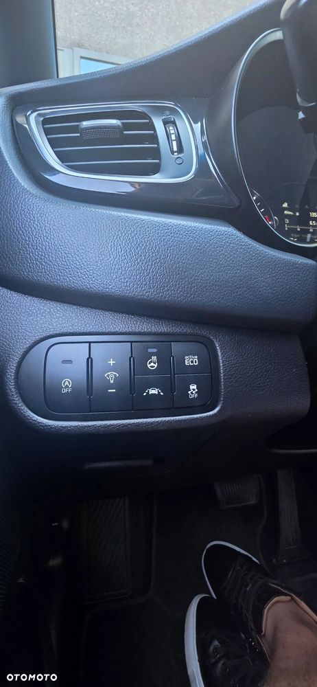 Kia Carens 1.7 CRDi 141 ISG Spirit - 25
