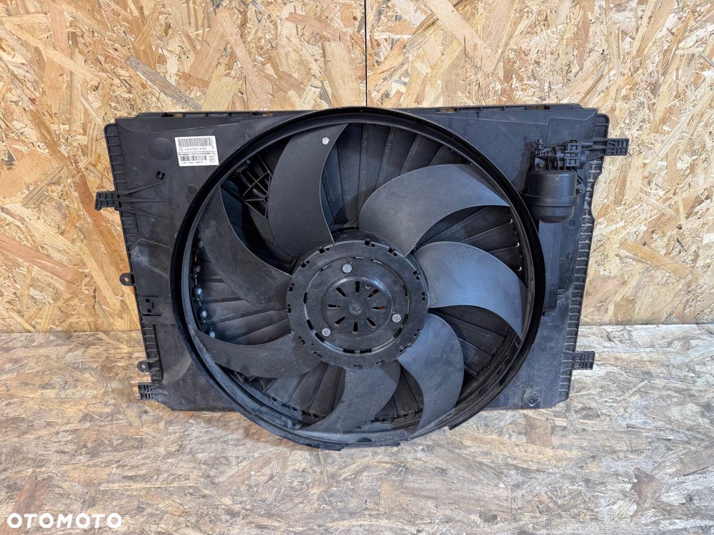 Wentylator chłodnicy Mercedes 204 212 218 c klasa e klasa cls 600W - 1
