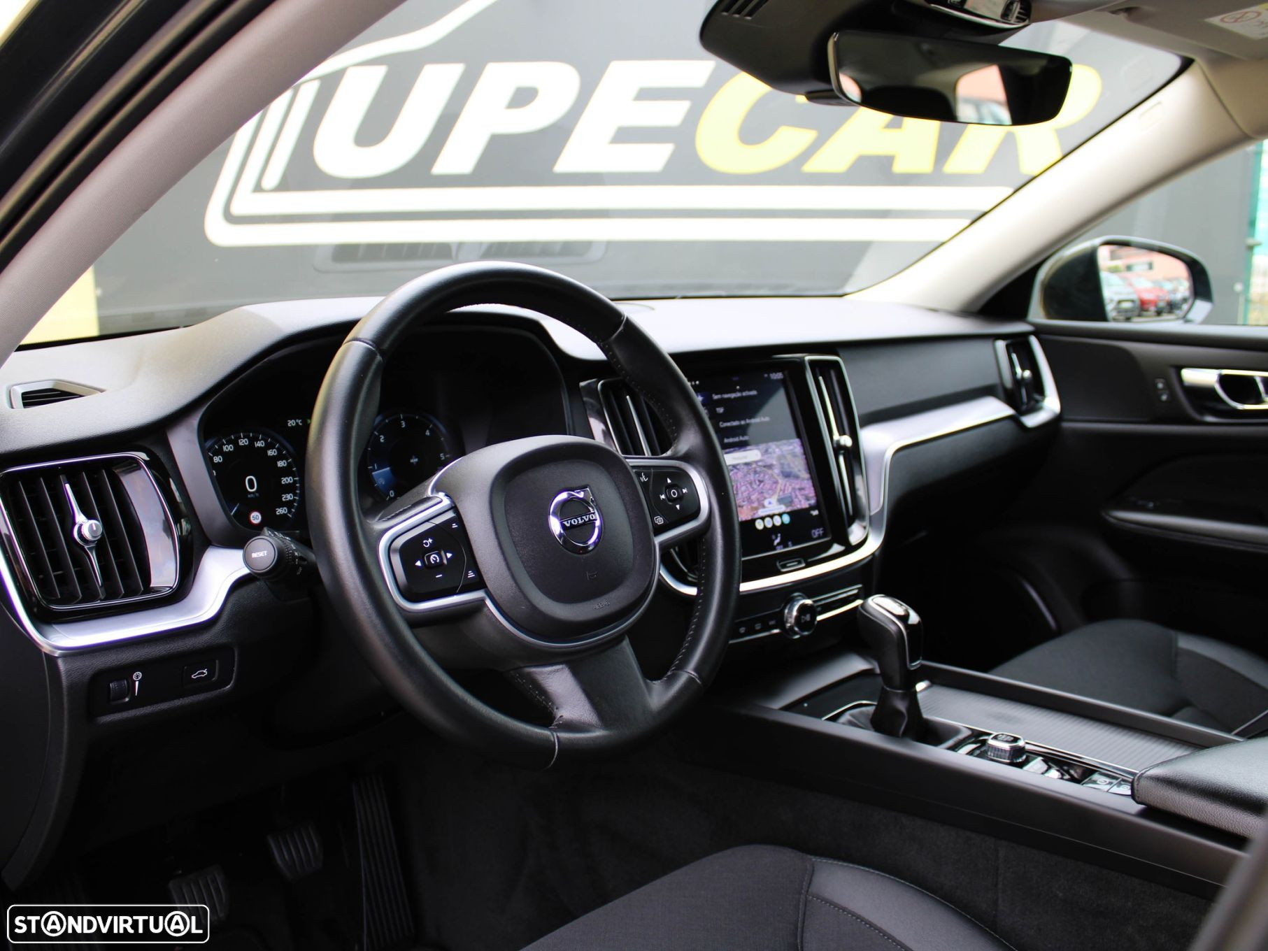 Volvo V60 2.0 D3 Momentum - 29