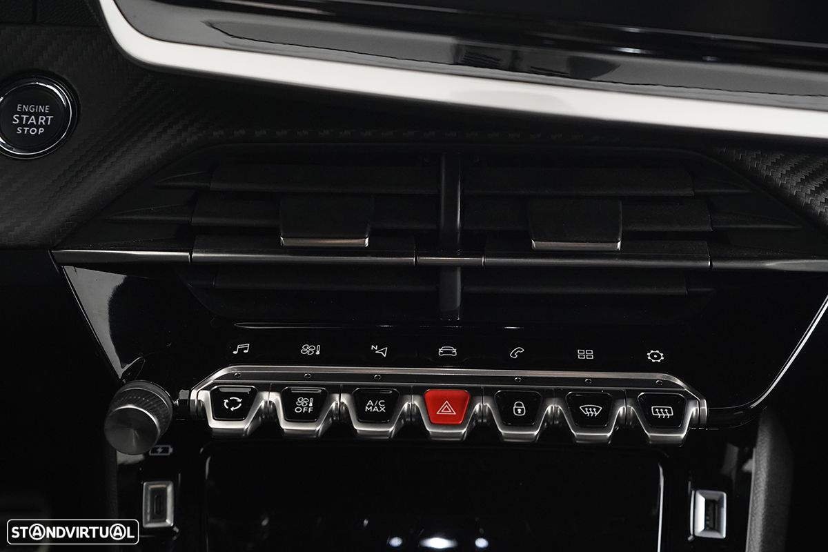 Peugeot 2008 1.2 PureTech GT EAT8 - 14