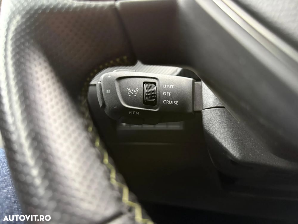 Peugeot 208 e-208 GT-Line - 13